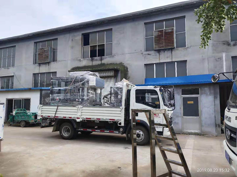 葡萄酒灌裝機 葡萄酒灌裝機