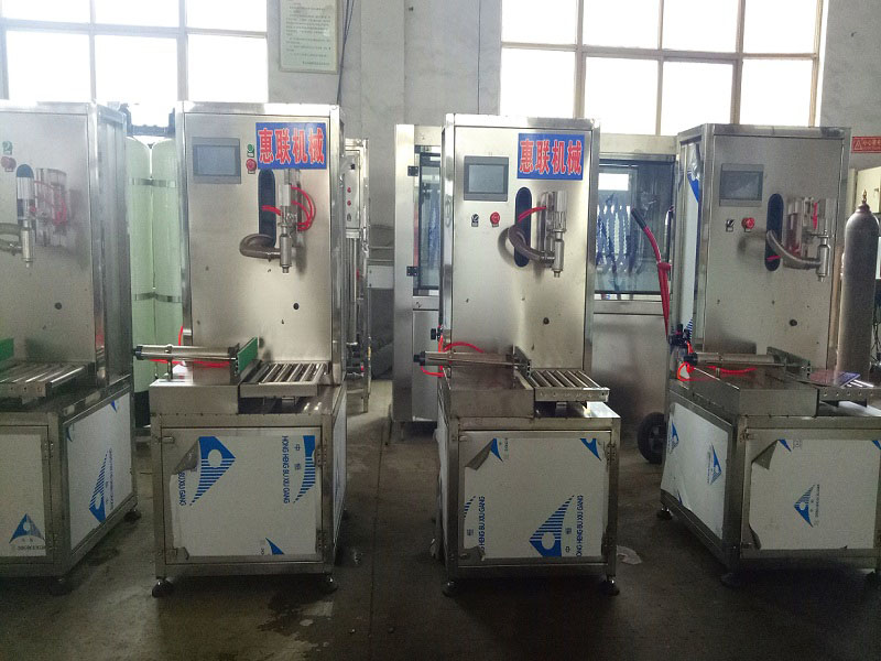 稱重式食用油灌裝機 稱重式食用油灌裝機